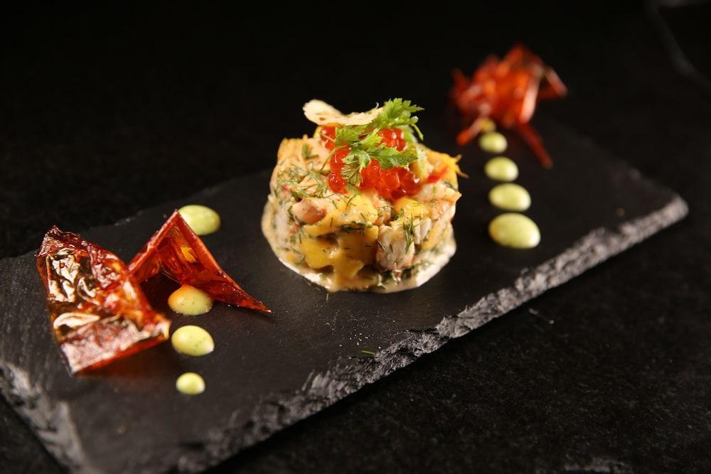 Hala Arjaan By Rotana, Deluxe होटल के अलावा