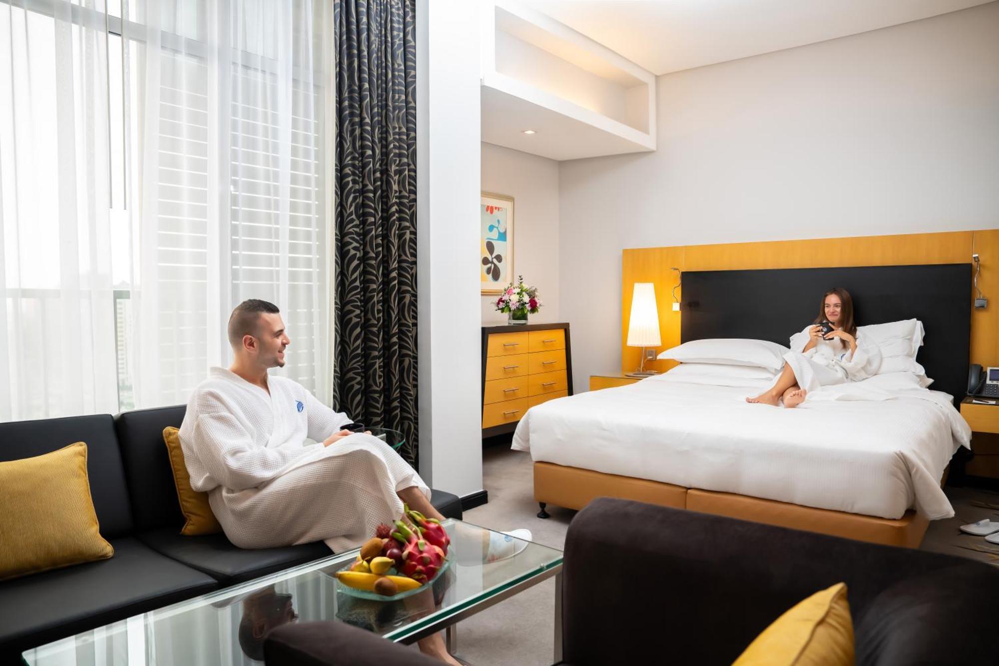 होटल के अलावा Hala Arjaan By Rotana, Deluxe 4*
